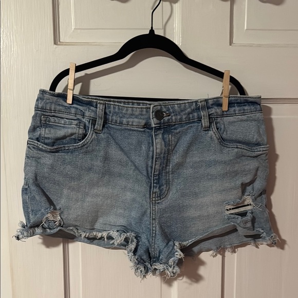 Kut from the Kloth Denim Distressed Women's Shorts Size 14 - Picture 1 of 11